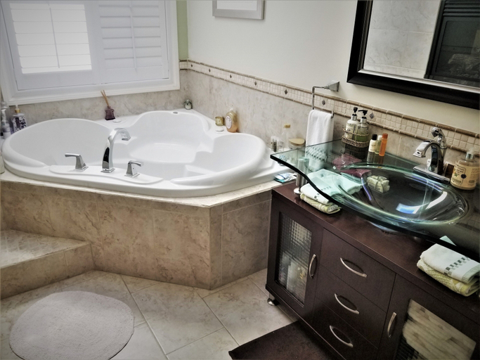 Bathroom 5, Along River Ridge, Division No. 6