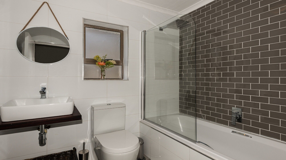 Bathroom 4, The Lookout at Whale Cove, Overberg