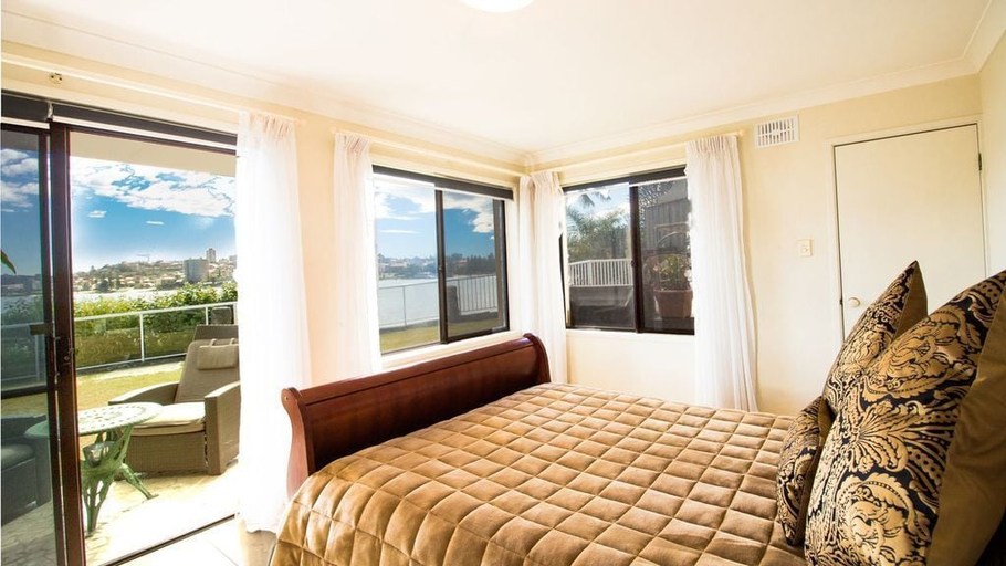 Bedroom, Waterfront on Manly Harbour, Sydney