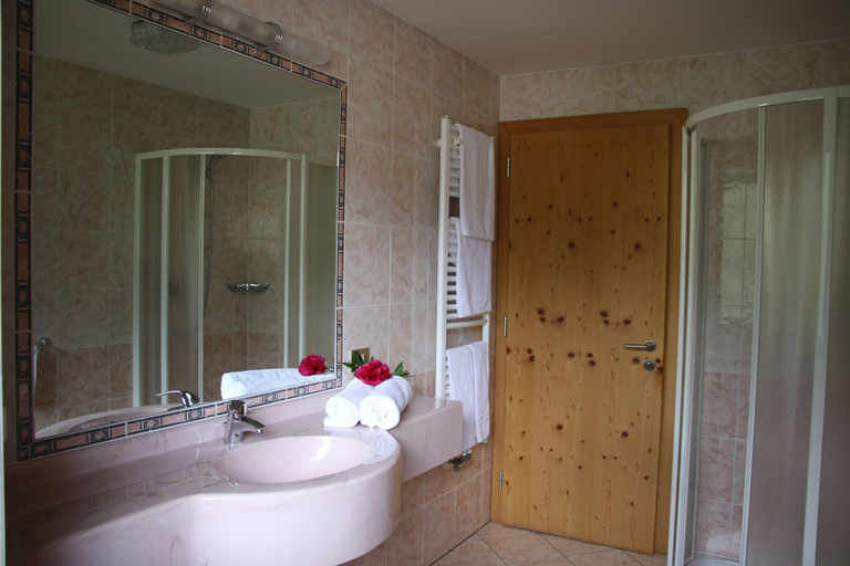 Bathroom 5, Hotel Alpenrose, Bolzano