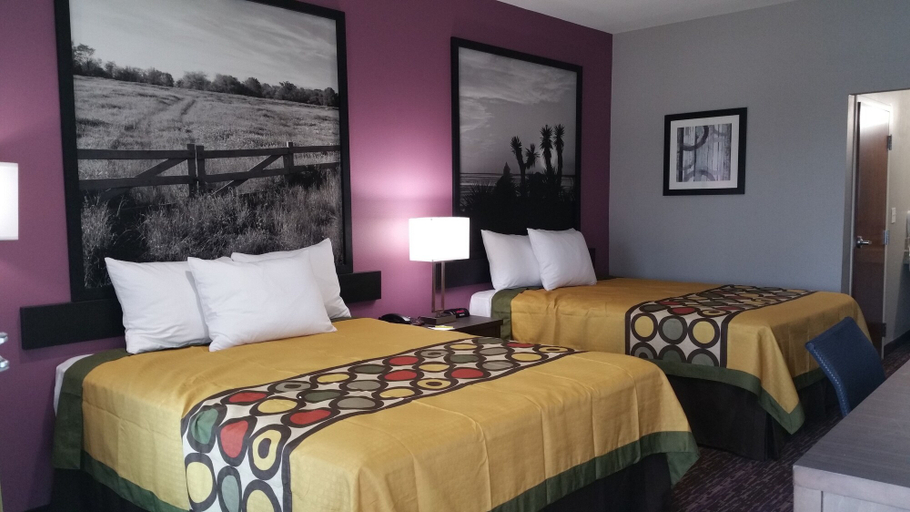 Bedroom 3, Super 8 by Wyndham Carrizo Springs, Dimmit