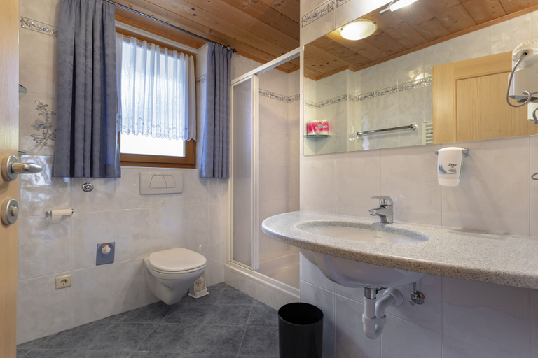 Bathroom 4, Hotel Kronhof, Bolzano
