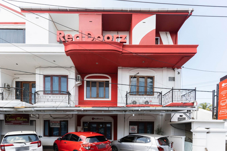 Exterior & Views 2, RedDoorz @ Jalan Maengket Manado, Manado