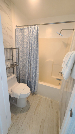 Bathroom 3, Historic Inn, Saint Johns