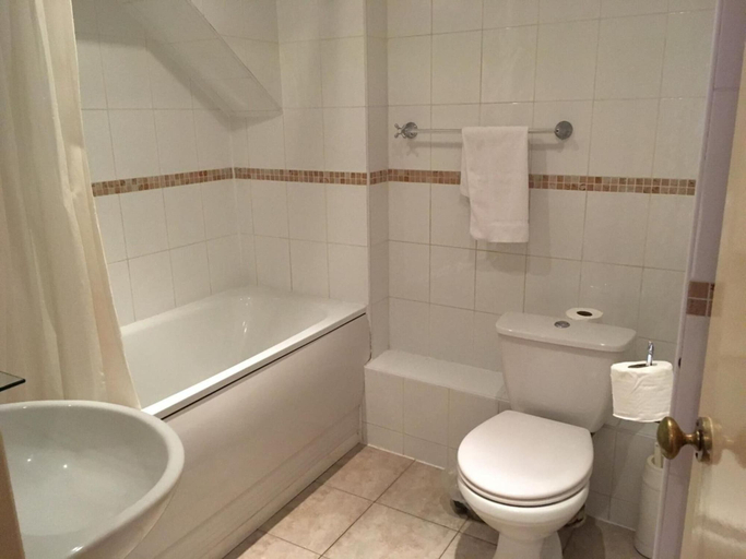Bathroom 4, The Beach Hotel, Brighton and Hove