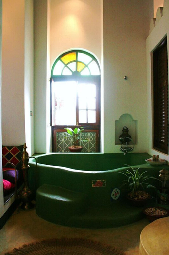 Bathroom 5, The Swahili House, Mjini