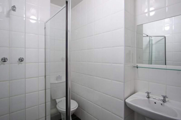 Bathroom 3, Vetho 2 Apartments OR Tambo Airport, Ekurhuleni