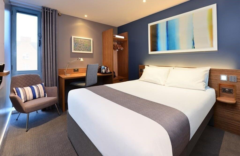 Bedroom 2, Travelodge London Farringdon, London