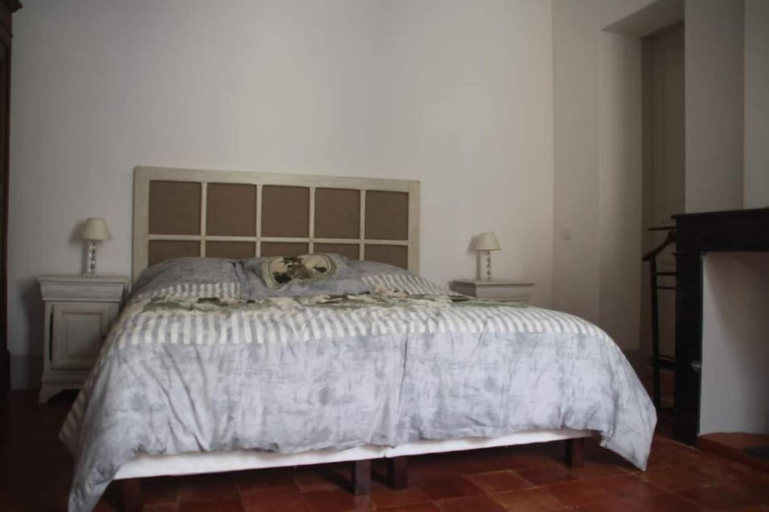 Bedroom 3, Aux Pots Bleus, Hérault