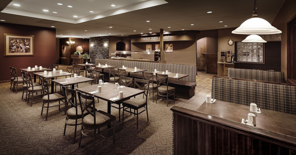 Food & Drinks 5, Days Inn & Conference Centre by Wyndham Camrose Norsemen, Division No. 10