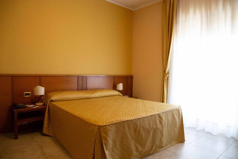 Bedroom 3, Hotel Maddaloni, Napoli