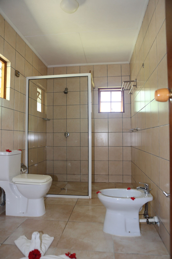 Bathroom 3, Le surmer self catering chalets