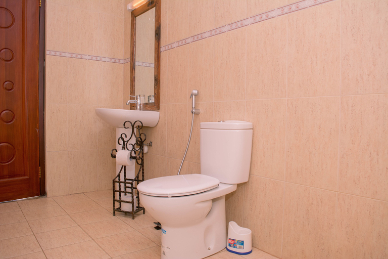 Bathroom, Lindrin Lodge, Hai