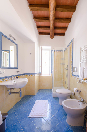 Bathroom 3, Villa Isabella, Salerno