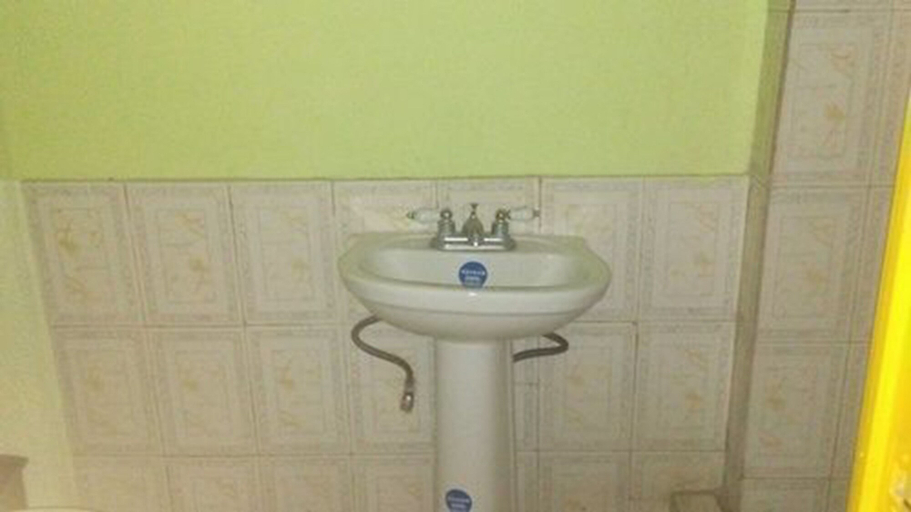 Bathroom, T-CA Guest House & Resto, Port-au-Prince