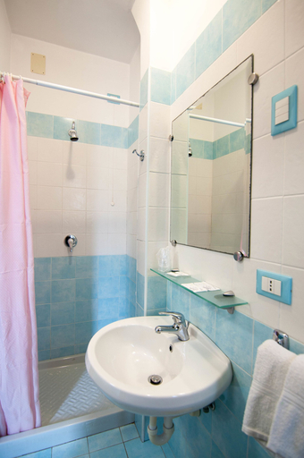 Bathroom 5, Albergo Macrì, Napoli