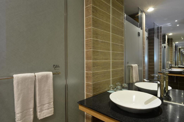 Bathroom 4, In Young Hotel, Kaohsiung