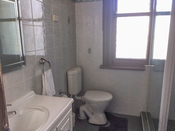 Bathroom 4, Commercial Hotel Motel Lithgow, Lithgow
