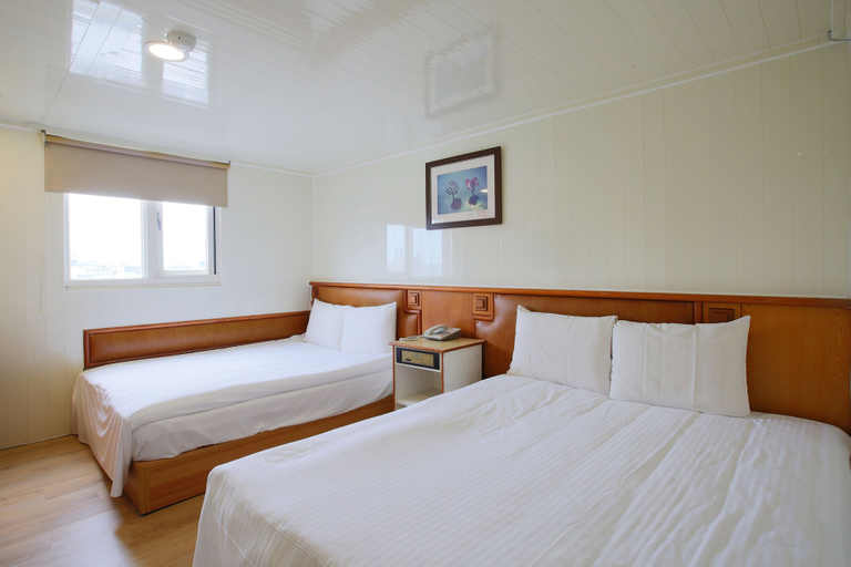 Bedroom 4, The Lion Hotel, Yilan