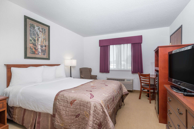 Bedroom 3, Baymont by Wyndham Marshfield, Marathon