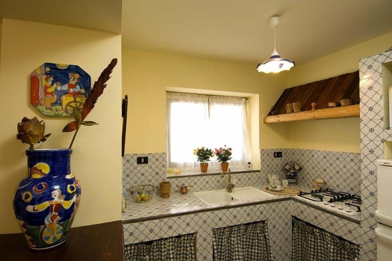 Private kitchenette 5, Villa Ivoni 1, Palermo