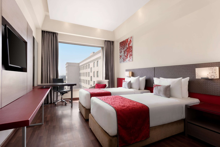 Bedroom 4, Ramada by Wyndham Lucknow Hotel and Convention Center, Lucknow