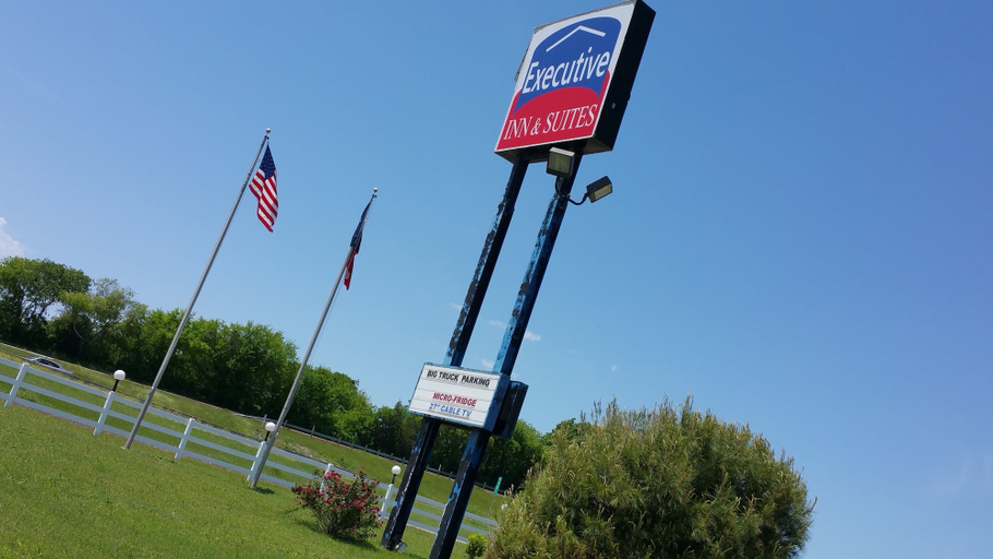 Exterior & Views 2, Executive Inn and Suites Waxahachie, Ellis