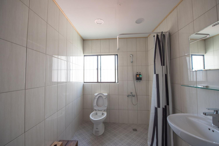 Bathroom 5, Anping Pet Island, Tainan