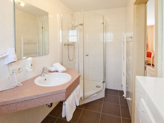 Bathroom 5, Landgasthof Feihl, Neumarkt in der Oberpfalz