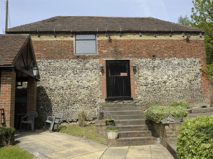 Exterior & Views 2, The Lower Bell, Kent