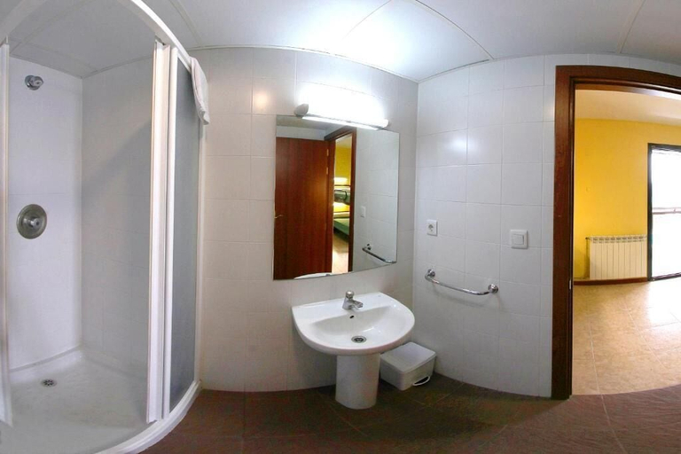 Bathroom 3, Alberg Era Garona, Lleida