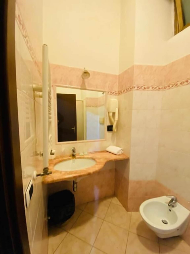Bathroom 3, Ferrari, Roma