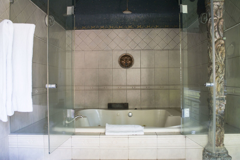 Bathroom 3, Posada de Los Leones, Antigua Guatemala