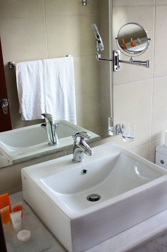 Bathroom 4, 7 Palms Hotel Apartments, South Aegean