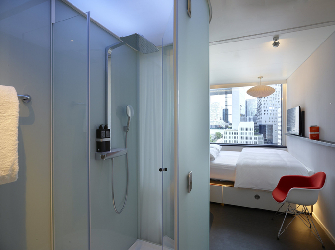 Bathroom 5, citizenM Paris la Défense, Hauts-de-Seine