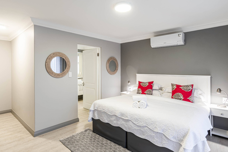 Bedroom 2, Whale Coast Ocean Villa, Overberg