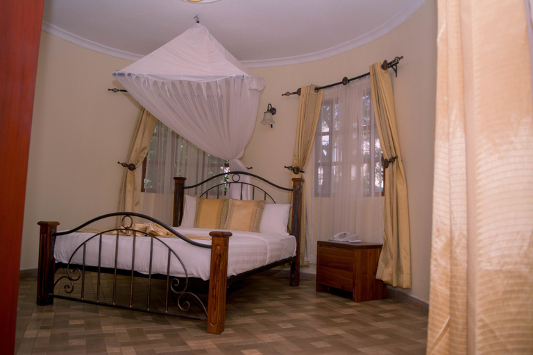 Bedroom 3, Lindrin Lodge, Hai