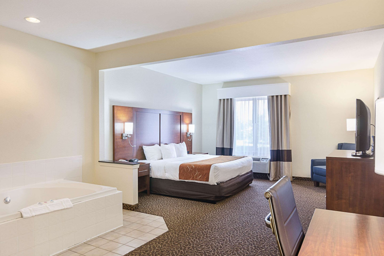 Bedroom 4, Quality Suites Springdale West I-49, Washington