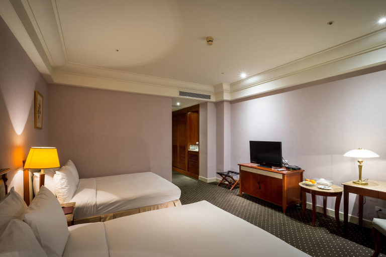 Bedroom 4, Grand View Hotel, Changhua