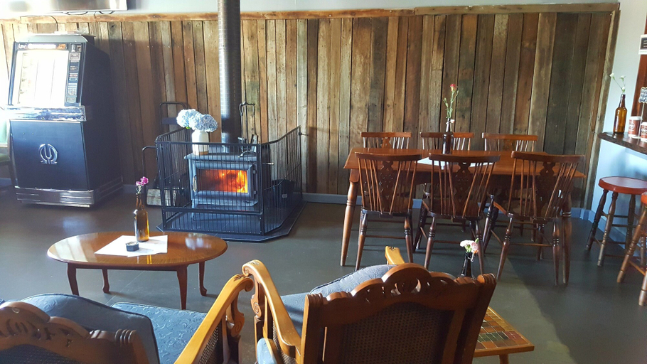 Food & Drinks 5, Bears Went Over The Mountain Hotel, Huon Valley