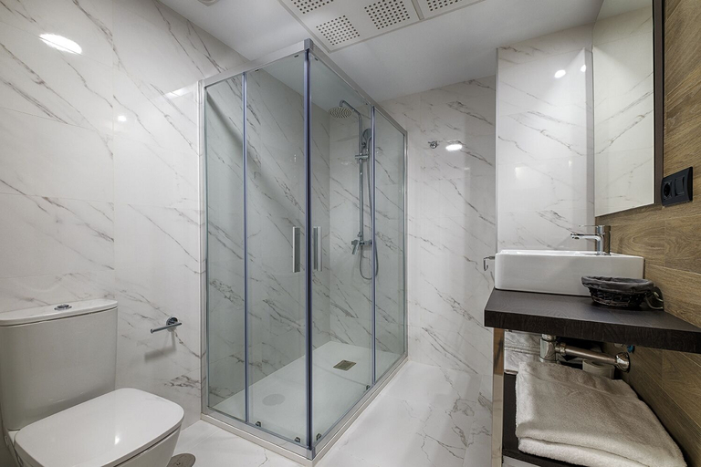 Bathroom 4, TH Apartments by Como en Casa, A Coruña