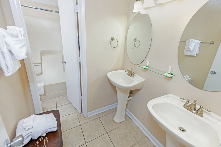 Bathroom 3, Meridian Plaza by Beach Vacations, Horry