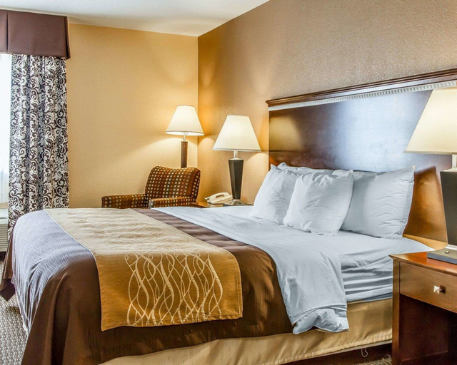 Bedroom 2, Quality Inn & Suites Mount Pleasant, Henry
