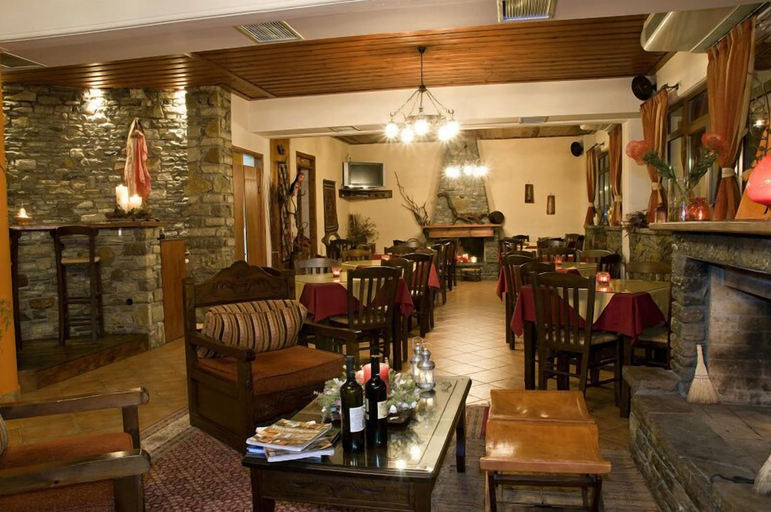 Food & Drinks 5, Ta Petrina, West Greece