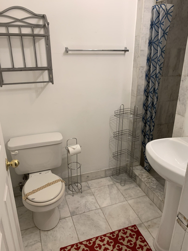 Bathroom 4, 31 Street Broadway Hotel, New York