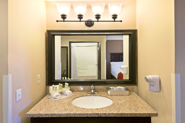 Bathroom 5, Holiday Inn Express SHOW LOW by IHG, Navajo