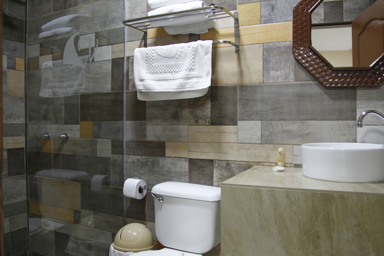 Bathroom 4, Hotel Varadero Internacional, Guayaquil