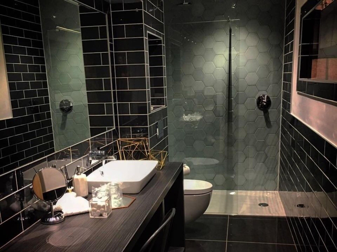 Bathroom 3, The Sun Inn, Midlothian