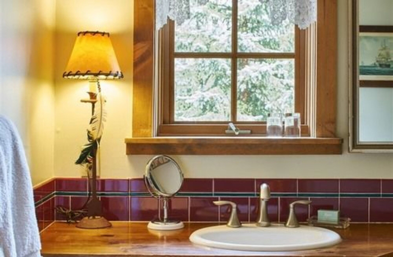 Bathroom 4, Bentwood Inn, Teton