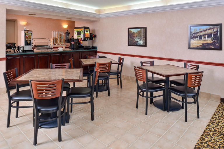Food & Drinks 5, Country Hearth Inn & Suites Toccoa, Stephens